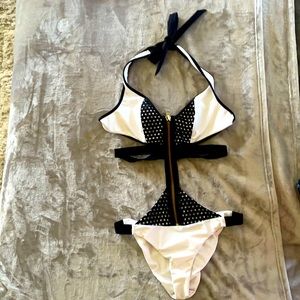White & black monokini